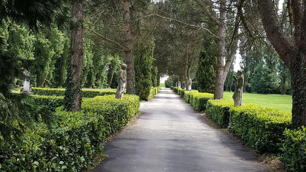 Tenuta Il Tenchio Hotel Lacchiarella Екстериор снимка